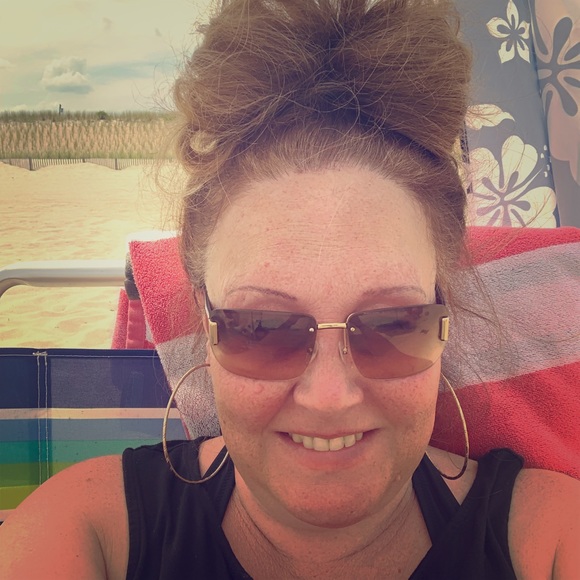 Meet your Posher, Lisa - Picture 1 of 1